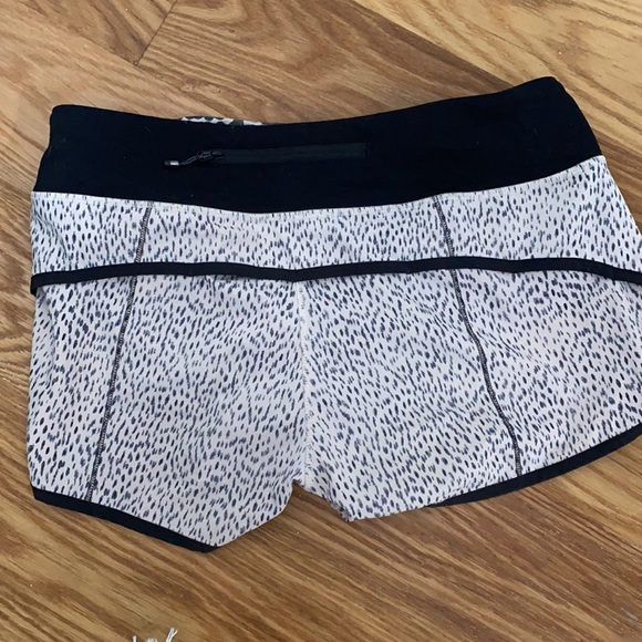 Lululemon speckled shorts - Picture 2 of 4